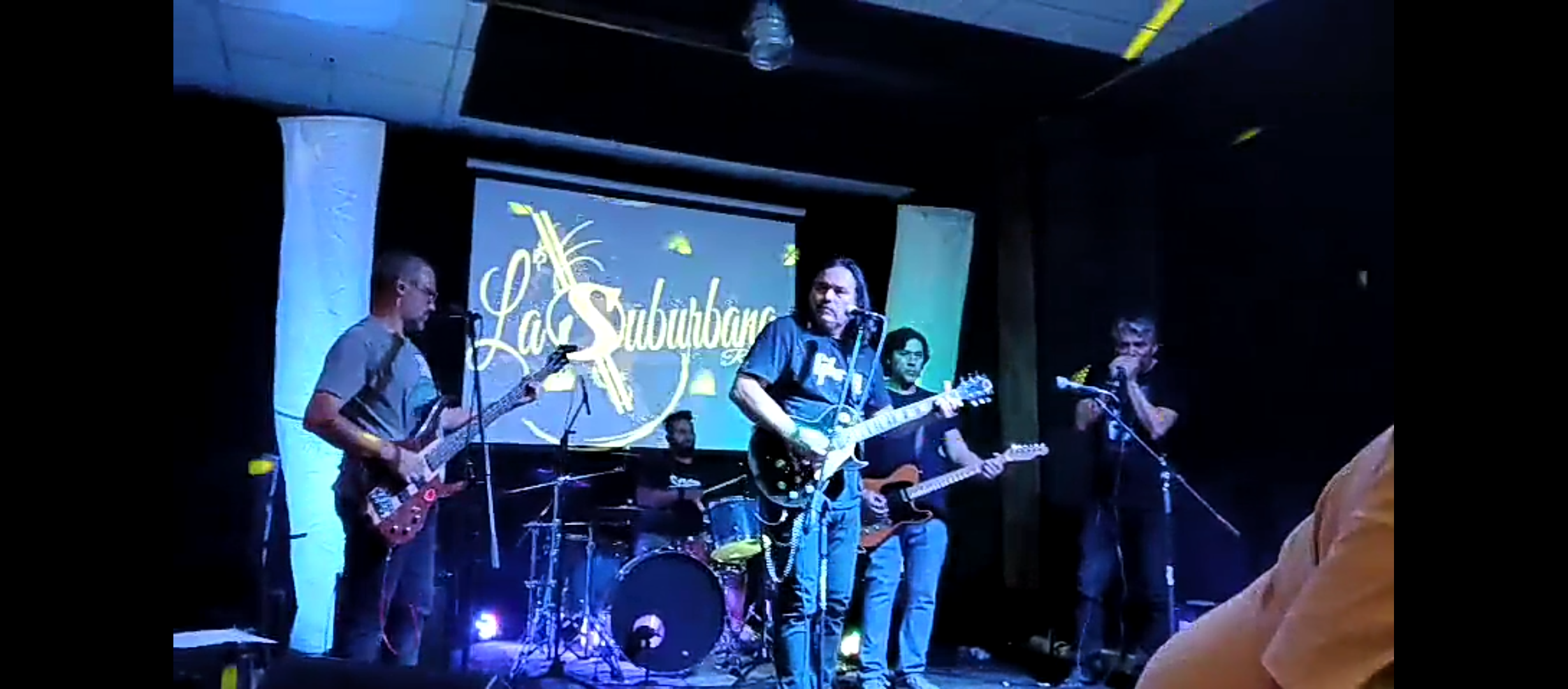 La Suburbana Rack 13